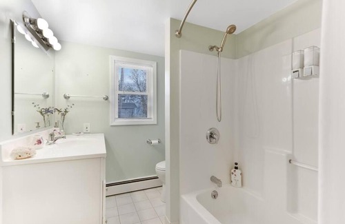 Youngstown Casa | Private Lakefront Luxury Minutes to the Falls
