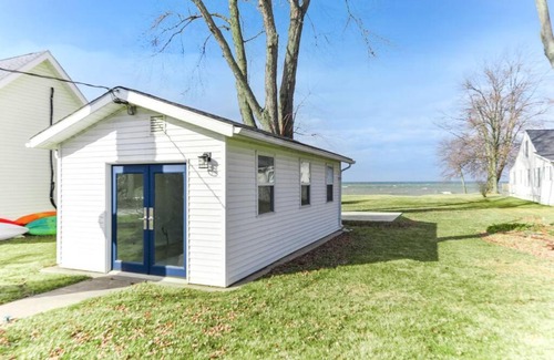 Youngstown Casa | Private Lakefront Luxury Minutes to the Falls