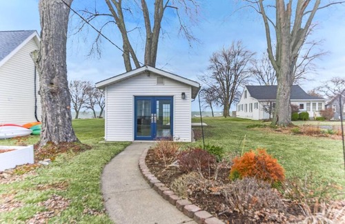 Youngstown Casa | Private Lakefront Luxury Minutes to the Falls