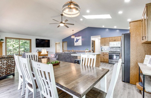 Spicer Casa | Private Lakefront Retreat w/ Hot Tub, Deck & Views