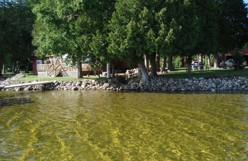 Cheboygan Cabaña | Frente al lago privado, Winter Wonderland