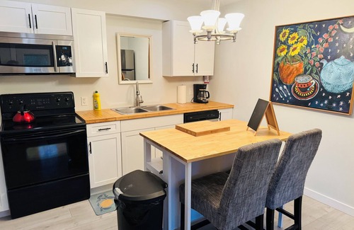 North Saanich Casa | Private large up to 4 bedroom waterfront suite, pet friendly. -Long Term Winter-