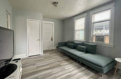 Little Italy Casa | Private Little Italy Room near University Hospital + CWRU