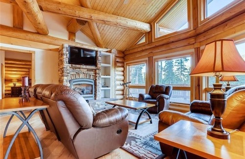 Breckenridge Cabina | Private lodge with STEAM ROOM, huge deck, Mountain Views!