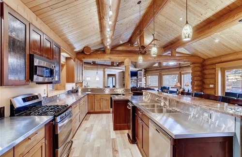 Breckenridge Cabina | Private lodge with STEAM ROOM, huge deck, Mountain Views!