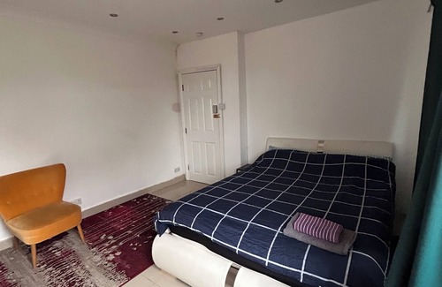 Hanger Hill Cama Y Desayuno | Private Loft- Direct Travel to Central Ldn and Heathrow
