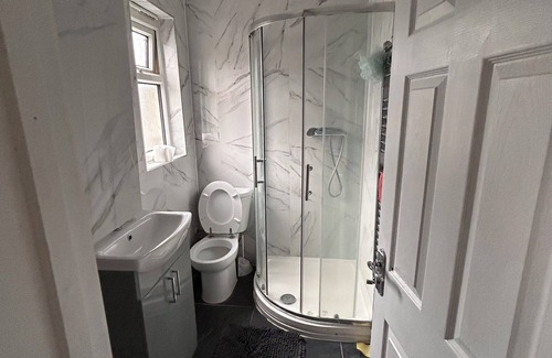 Hanger Hill Cama Y Desayuno | Private Loft- Direct Travel to Central Ldn and Heathrow