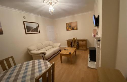 Kilwinning Casa | Private Lounge and Double Room