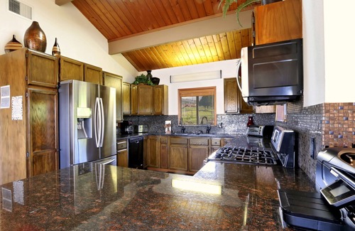 Makawao Casa | Exuberante privado 2 Acre Mountain Home Maui Permitido # STMP 2013-0001 muchas comodidades