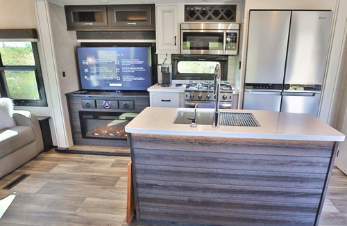 Tanque Verde Casa | Private Luxurious RV nestled at the base of majestic Mount Lemmon