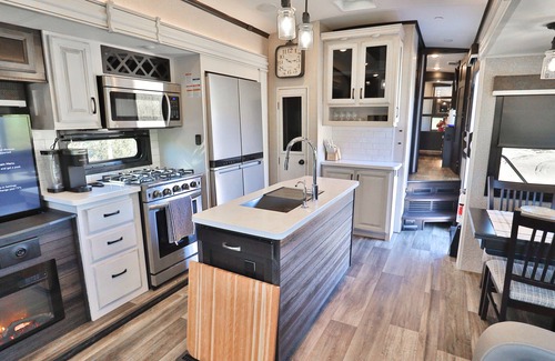 Tanque Verde Casa | Private Luxurious RV nestled at the base of majestic Mount Lemmon