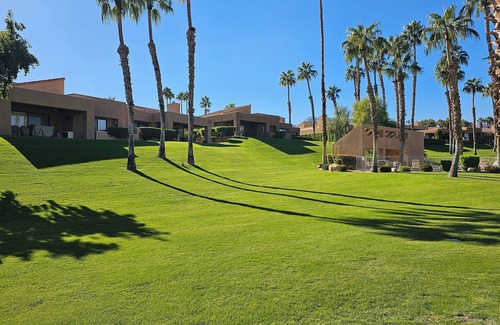 Palm Desert Condominio | Private Luxury - 2bdrm 2bath in Ironwood Palm Desert