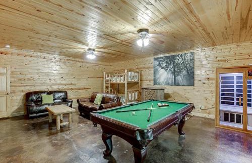Cleveland Casa | Private Luxury Cabin w Pool Table and Firepit