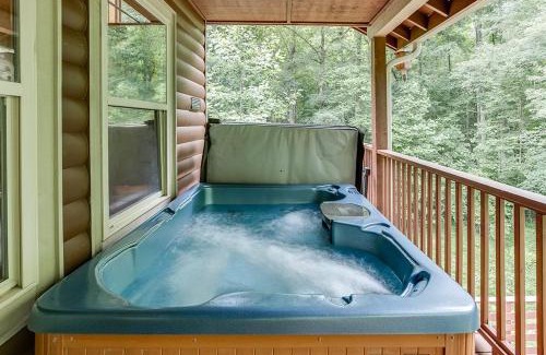 Cleveland Casa | Private Luxury Cabin w Pool Table and Firepit