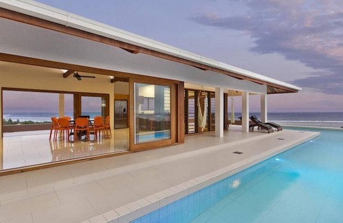 Qalito Island Casa | Private luxury holiday house retreat with a pool!
