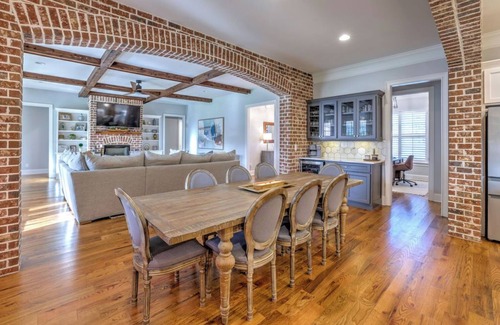 Appling Casa | Private, luxury home for Master's with Pool