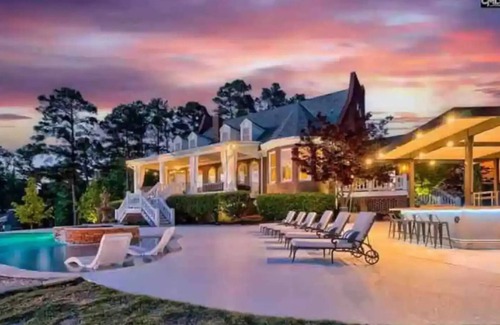 Lexington Casa | Private Luxury Lakefront Estate