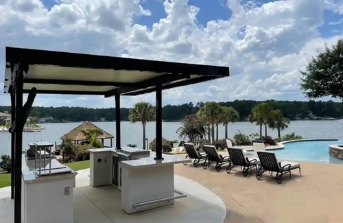 Lexington Casa | Private Luxury Lakefront Estate