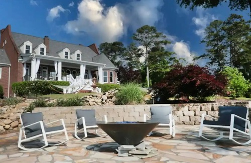 Lexington Casa | Private Luxury Lakefront Estate