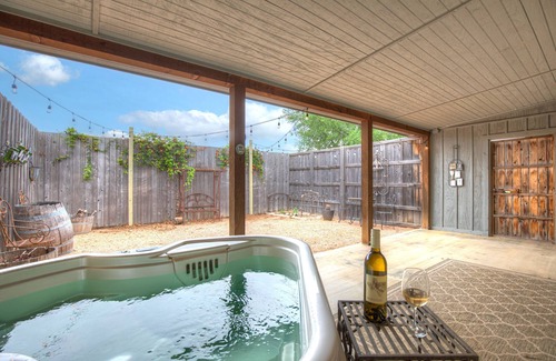 Fredericksburg Cabaña | Private Luxury Retreat With Hot Tub 10mins To Fred!