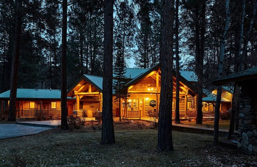 Grantsdale Casa | PRIVATE LUXURY RIVERFRONT LODGE AND CABINS ON THE BITTERROOT RIVER