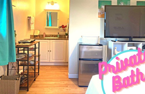 Boynton Beach Casa | Private Master Bedroom+Bath near Beach, Shopping +Kitchenette & Laundry