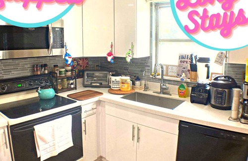 Boynton Beach Casa | Private Master Bedroom+Bath near Beach, Shopping +Kitchenette & Laundry