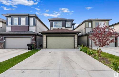 Southwest Edmonton Casa | Private Master Bed Room A