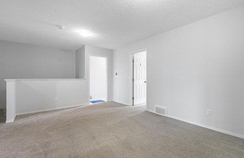 Southwest Edmonton Casa | Private Master Bed Room A