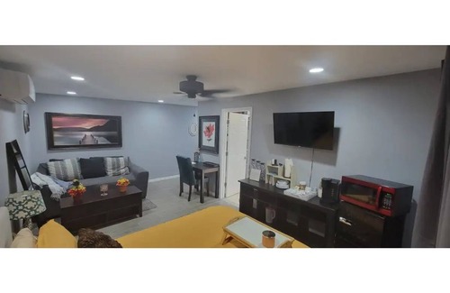 North Mountain Casa | Private Master Suite - IN-ROOM MASSAGE AVAILABLE! - PETS OK