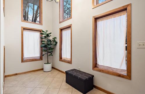 Plymouth Casa | Private Master Suite in house - 14 miles To Downtown Minneapolis