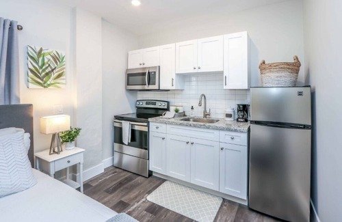 Coral Terrace Apartamento | Your Private Miami Studio: Comfort & Convenience