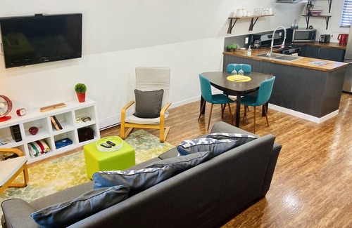 BX Casa | Private Middleton Mountain Chalet Bungalow. Pet Friendly W/amazing Views