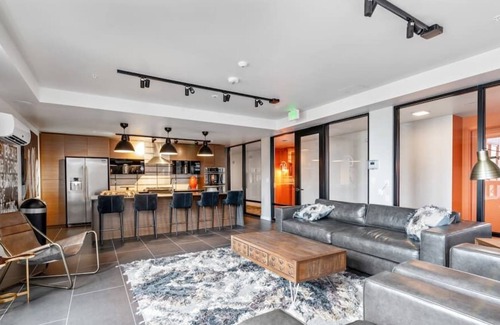New Tacoma Apartamento | Private Modern 1BR/1BA - For Short or Long Stays