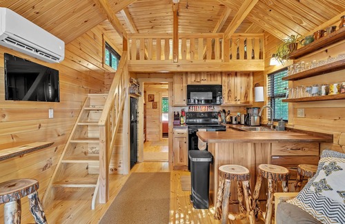 Jay Cabina | Private, Modern Log Cabin @ The Woodshed Lodge; Pet Friendly; Sleep 6