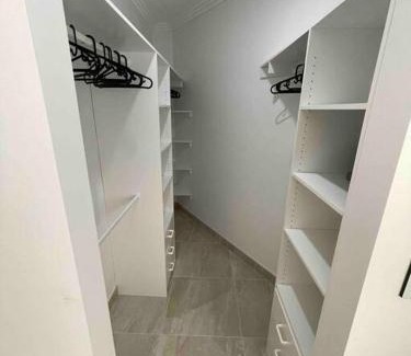Regents Park Apartamento | Private, Modern & Luxurious Granny Flat