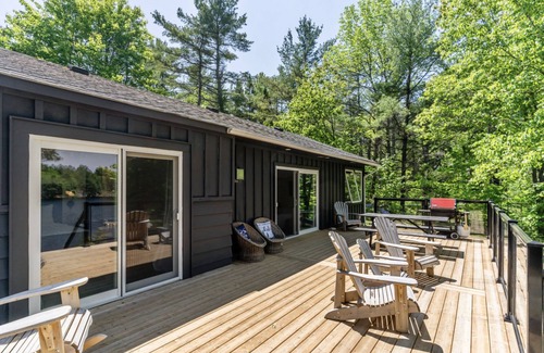 Gravenhurst Cabaña | Private & Modern Muskoka Lakefront Cabin