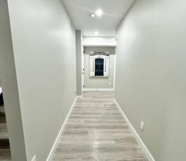 Northwest Calgary Apartamento | Private Modern Retreat in the NW