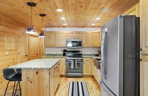 Blairsville Cabina | Private Mountain Getaway - Movie Theater - Hot Tub