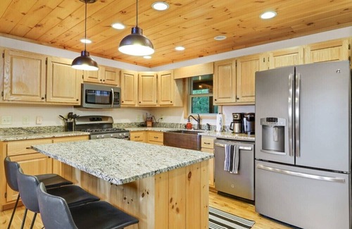 Blairsville Cabina | Private Mountain Getaway - Movie Theater - Hot Tub