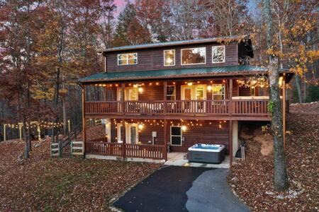 Blairsville Casa | Private Mountain Getaway - Movie Theater - Hot Tub