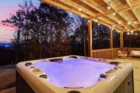 Blairsville Casa | Private Mountain Getaway - Movie Theater - Hot Tub