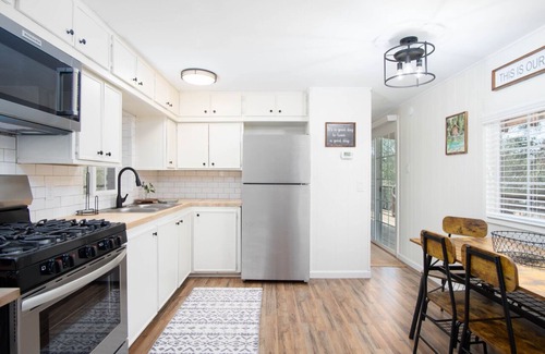Springville Cabina | Private Mountain Getaway - Year-Round Creek - Cozy & Peaceful Retreat