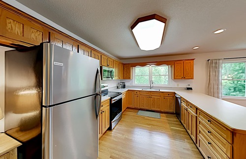 Canton Casa | Private mountain hideaway with mountain views & large deck - close to Asheville