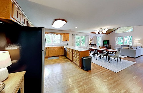 Canton Casa | Private mountain hideaway with mountain views & large deck - close to Asheville