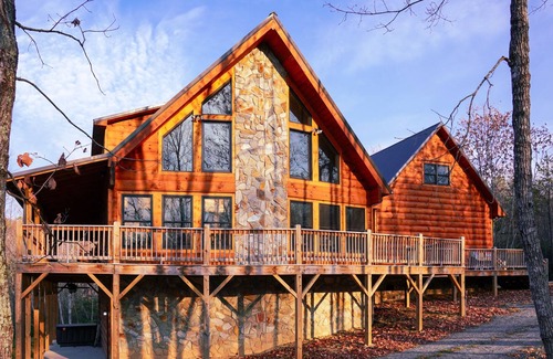 Mount Airy Cabina | Private Mountain Lodge 5 Masters, Large Cabin Mt. Airy, NC