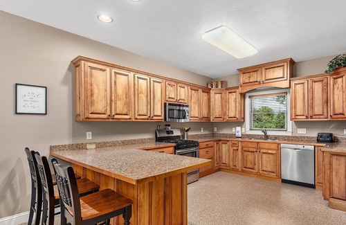 Canton Casa | Private Mountain Retreat with Pond, Pool & Scenic Views - Minutes from Asheville