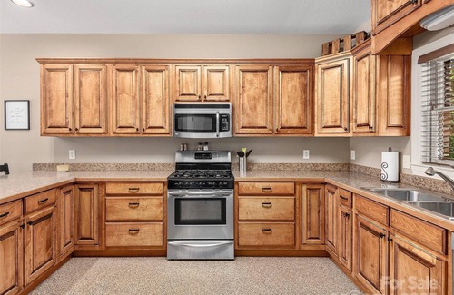 Canton Casa | Private Mountain Retreat with Pond, Pool & Scenic Views - Minutes from Asheville