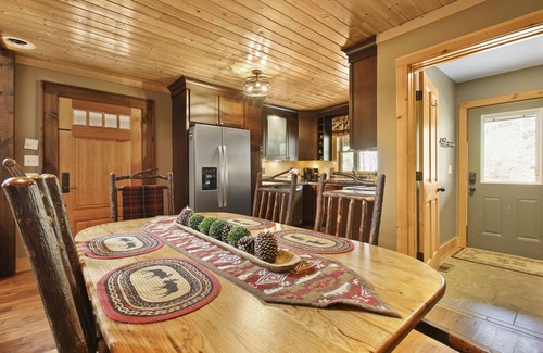 Fleetwood Casa | Private Mtn Home Fire Pit Game Rm Dogs Welcome Fence Close to Boone-W Jefferson