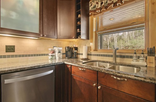 Fleetwood Casa | Private Mtn Home Fire Pit Game Rm Dogs Welcome Fence Close to Boone-W Jefferson
